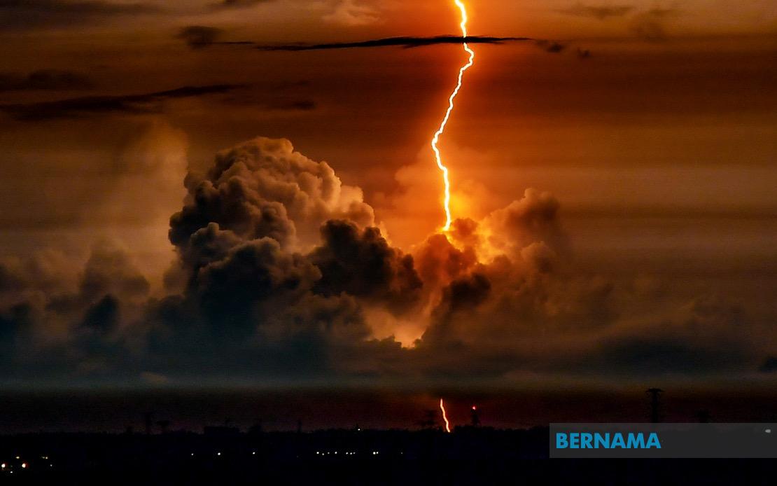 Seven States Brace for Severe Thunderstorms and Heavy Downpours Until Evening
