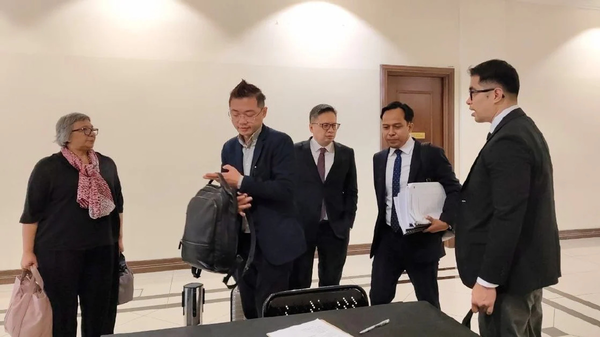 Zara Qairina Mahathir's Personal Writings Show No Signs of Maternal Rift, Court Finds