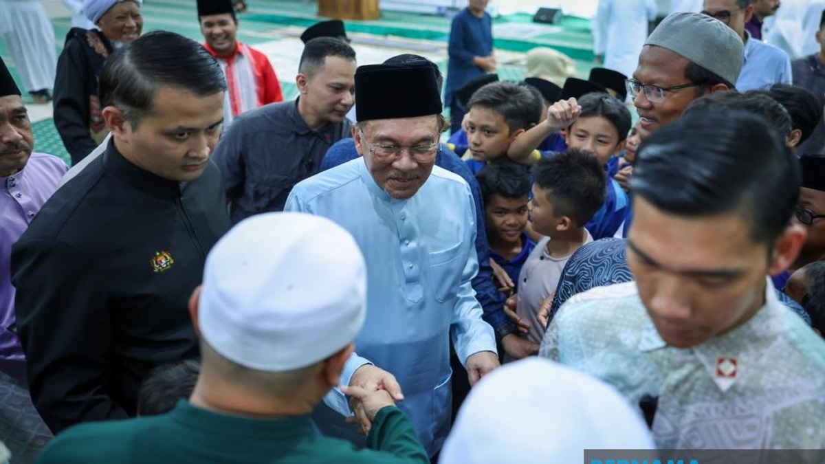 Parliamentary Funds Are For Constituents, Not MPs, Anwar Clarifies