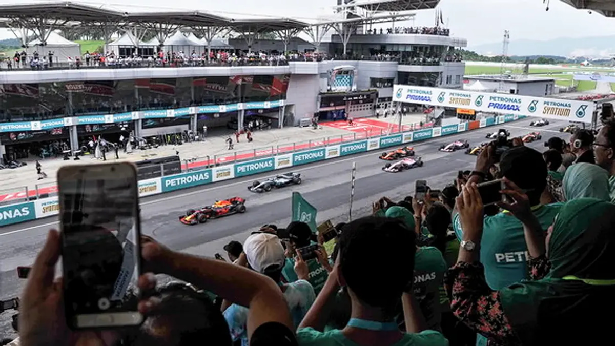 Malaysia can host F1 without massive spending, Anwar says