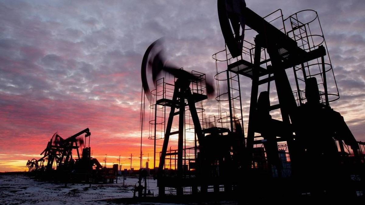 Oil Prices Plunge on Easing US-Iran Tensions, but Regional Instability Persists