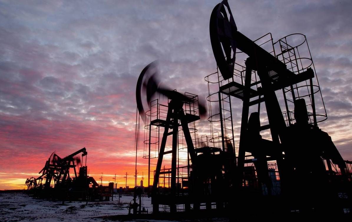 Oil Prices Plunge on Easing US-Iran Tensions, but Regional Instability Persists