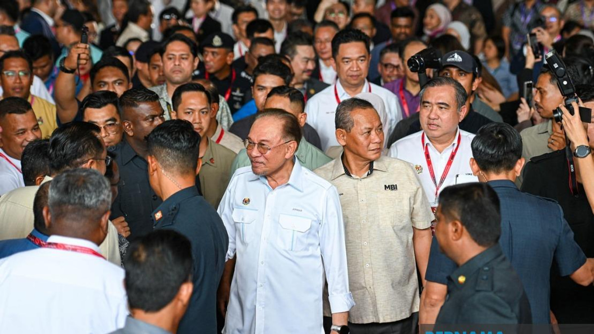 Anwar Seeks Delay in Melaka DAP's Exit From State Coalition