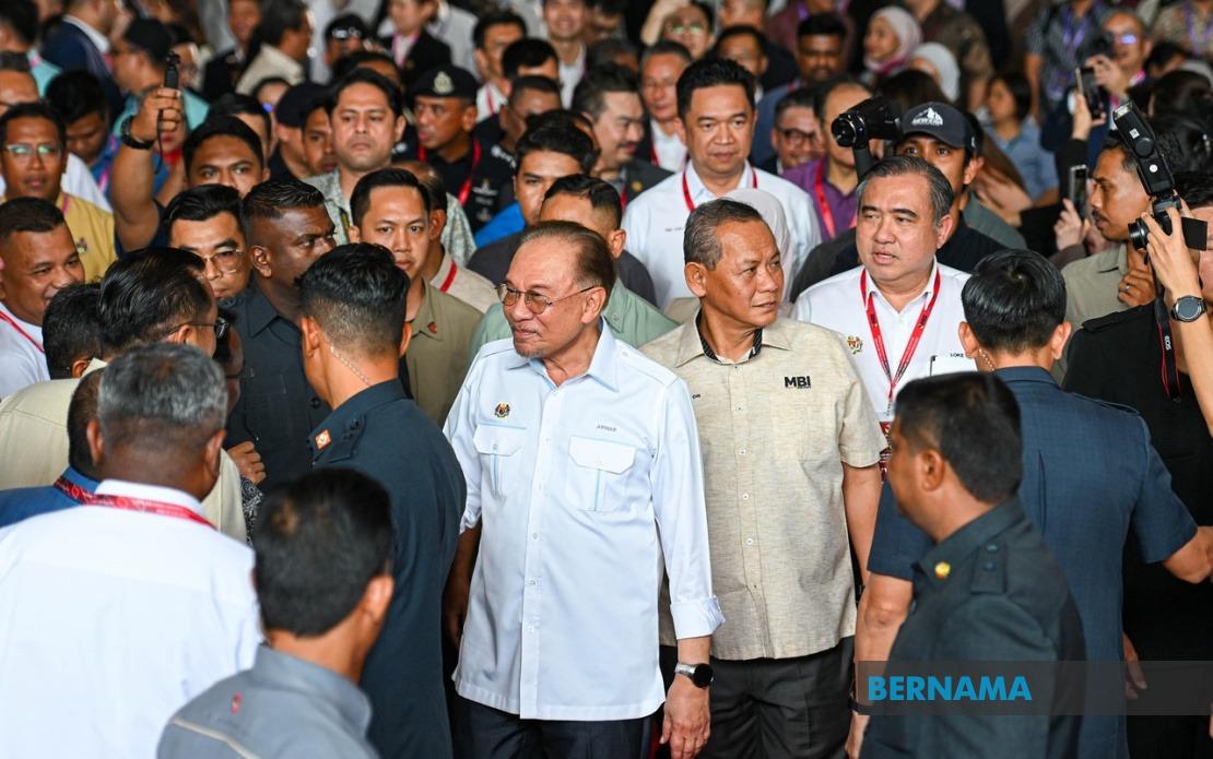 Anwar Seeks Delay in Melaka DAP's Exit From State Coalition