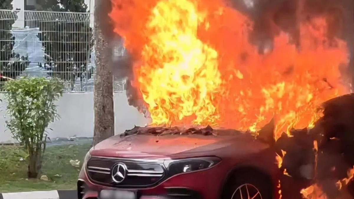 Electric Vehicle Fire Erupts at Woodlands HDB Carpark; All Safe