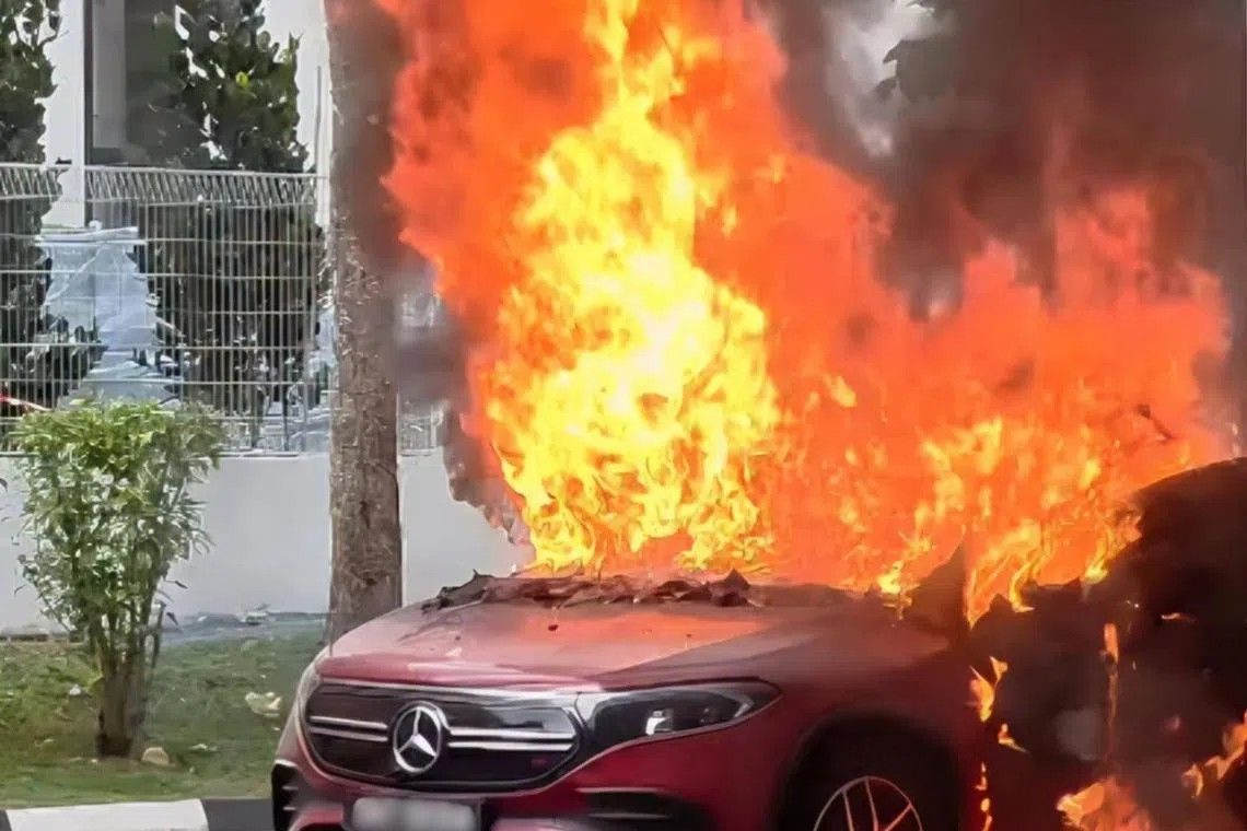 Electric Vehicle Fire Erupts at Woodlands HDB Carpark; All Safe