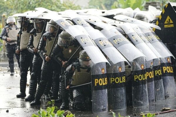 Police raids on senior prosecutor spark worries of Indonesia security divide