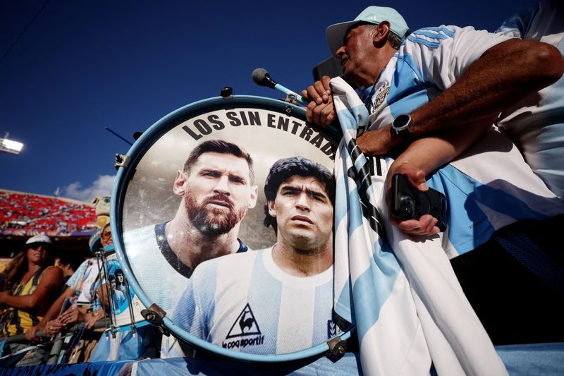 Argentine war veterans call for focus on football, not politics, before England clash