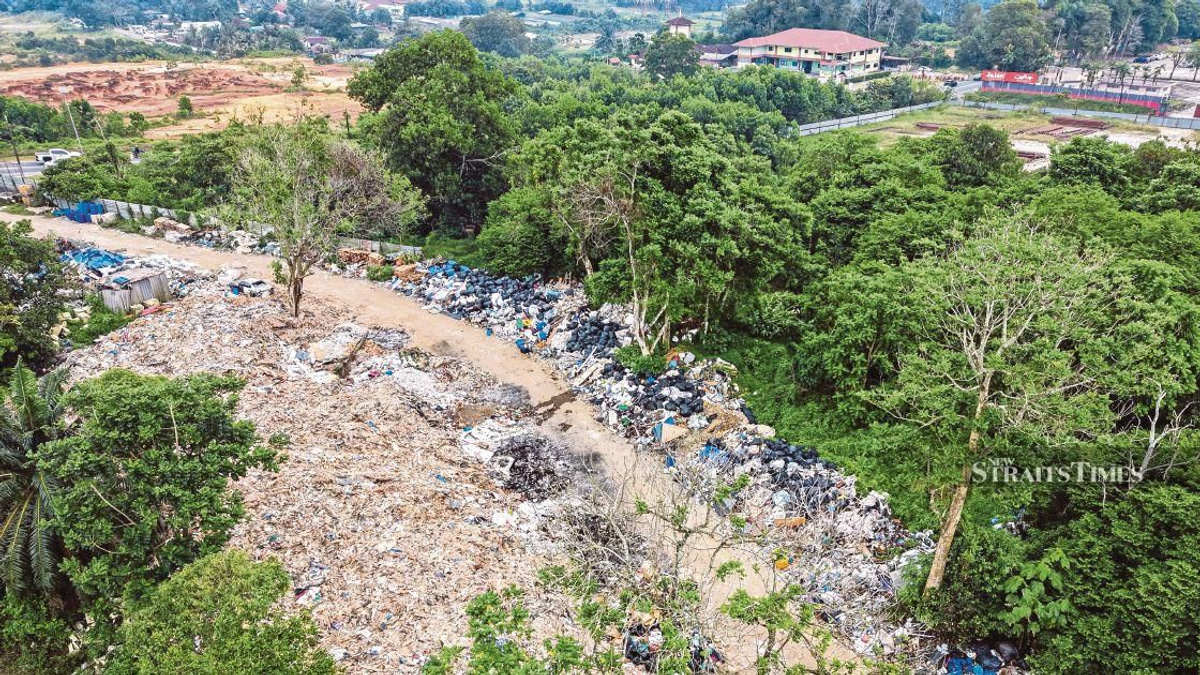 Johor establishes task force to probe alleged Singapore waste dumping in Pontian