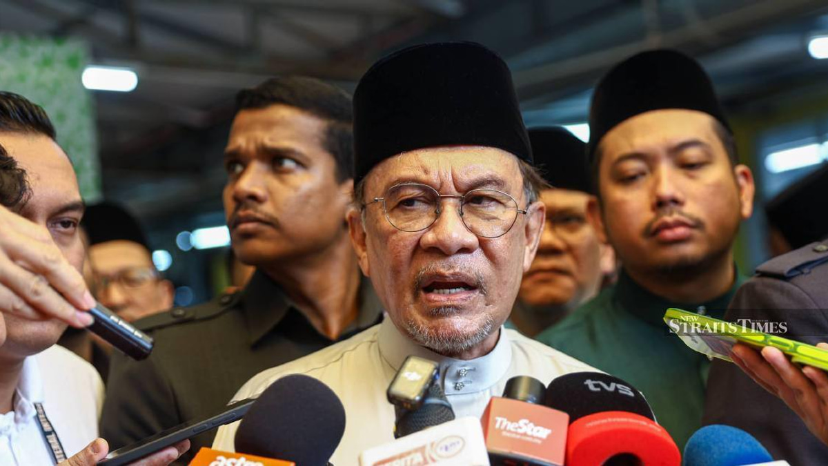 Only Yang di-Pertuan Agong Can Remove Azam Baki From NFCC Role, Anwar Clarifies