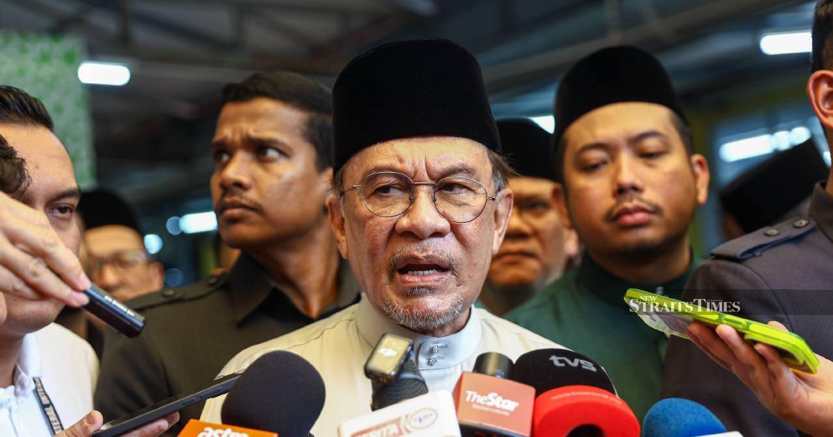Only Yang di-Pertuan Agong Can Remove Azam Baki From NFCC Role, Anwar Clarifies