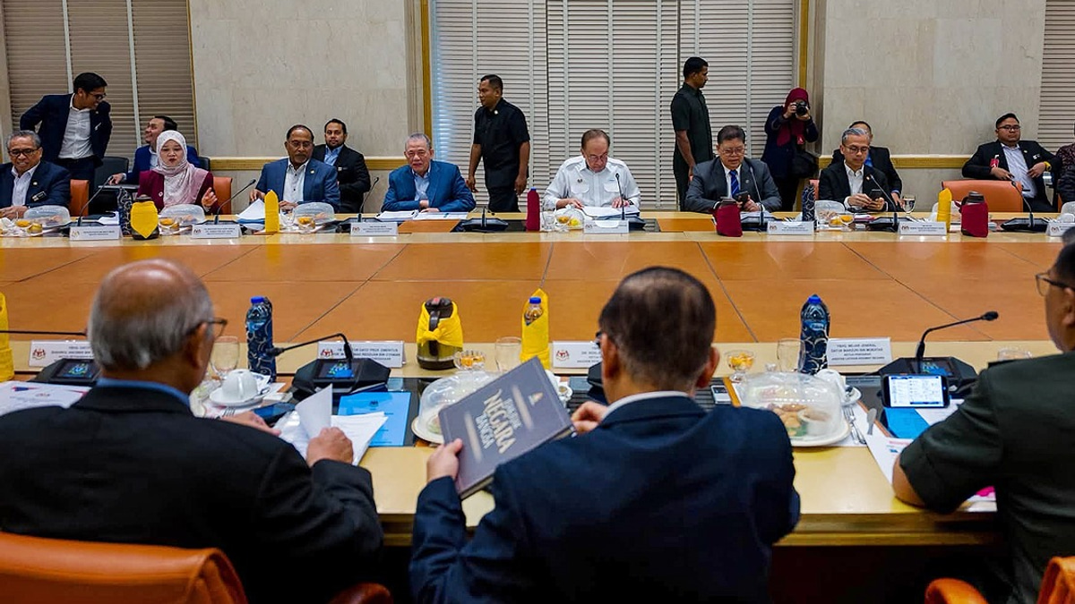 Anwar Stresses National Values Essential for Strengthening Malaysian Identity