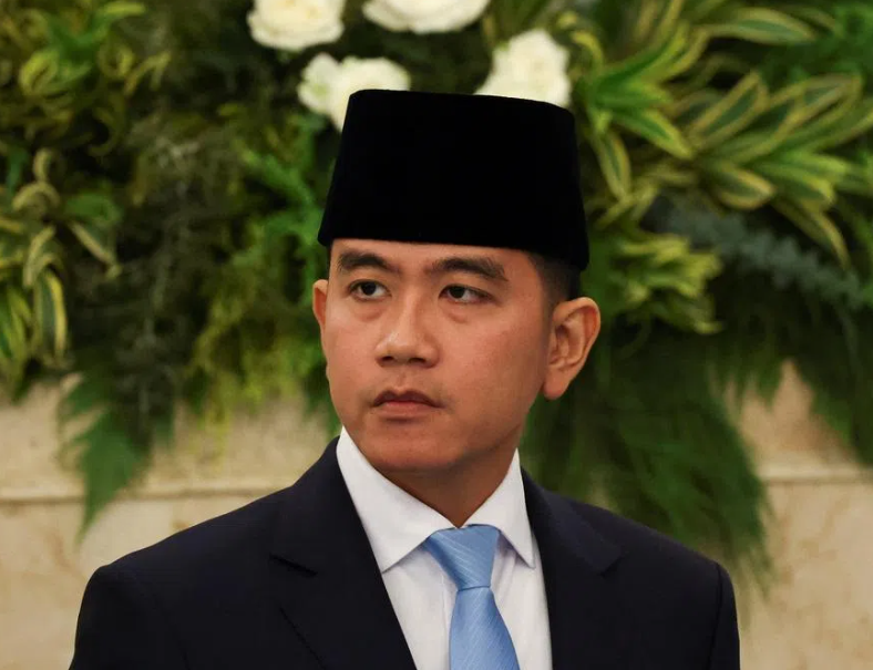 Vice-President Gibran's student engagement signals struggle to define role in Prabowo administration
