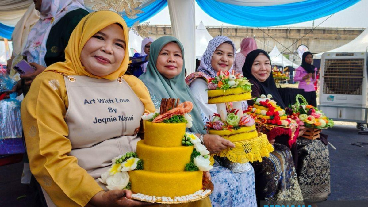 From Resort Career to Culinary Enterprise: How a Kelantan Woman Built a Thriving Pulut Kuning Business