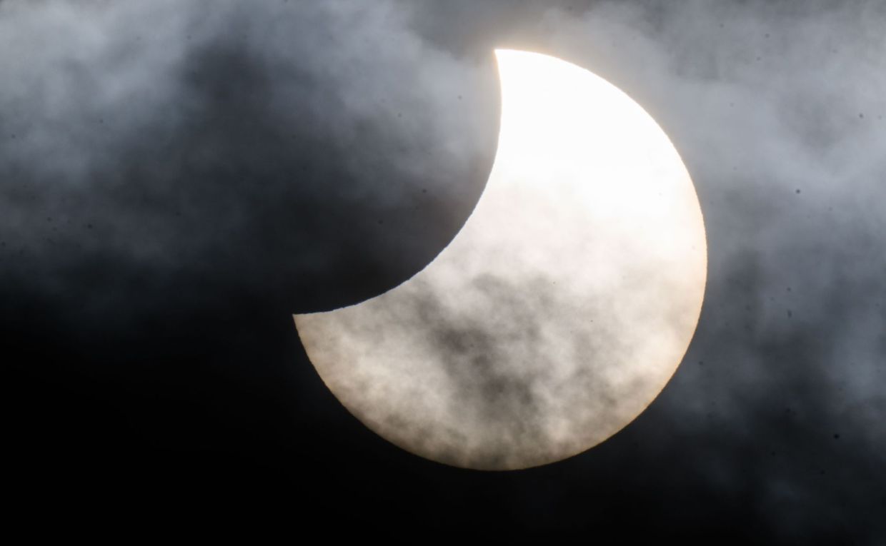 August's Twin Celestial Events: How to Photograph Eclipses Safely With Your Smartphone