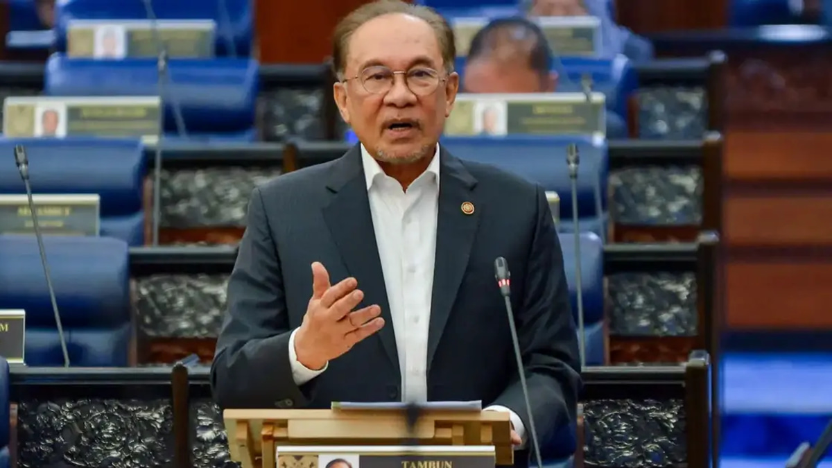 Anwar Dismisses Early Election Calls, Pledges Focus on Economic Delivery