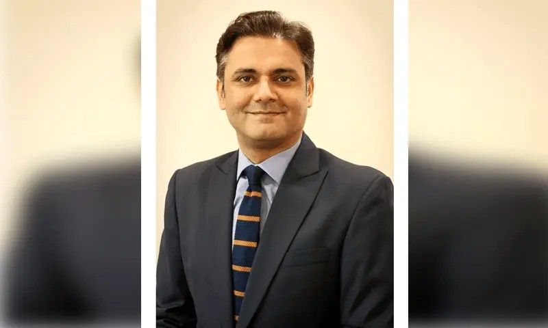 Eleven Pakistani police officers charged after bungled raid on attorney general's home