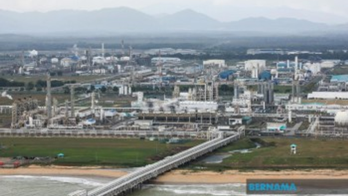 Malaysia's Petroleum Reserve Plan Gains Urgency as Global Shipping Routes Face Mounting Risks