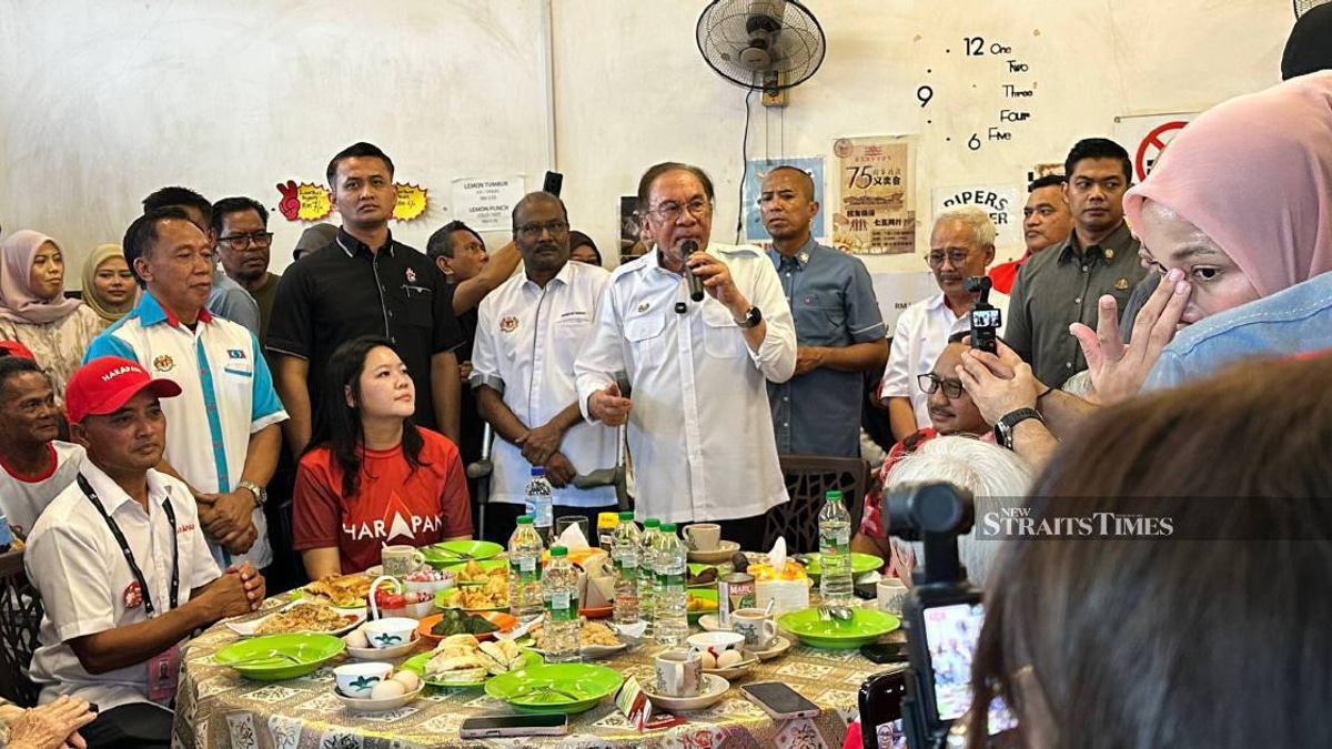 Anwar's Campaign Trail Visit Energises Pakatan's Johor Election Push