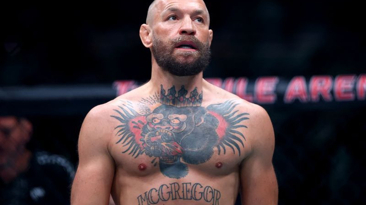McGregor's UFC Comeback Derailed by Knee Injury Within 60 Seconds Against Holloway