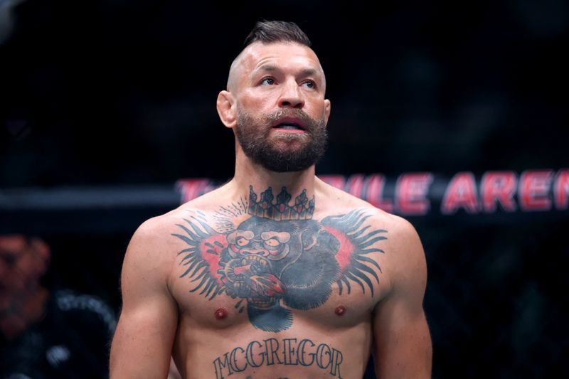McGregor's UFC Comeback Derailed by Knee Injury Within 60 Seconds Against Holloway