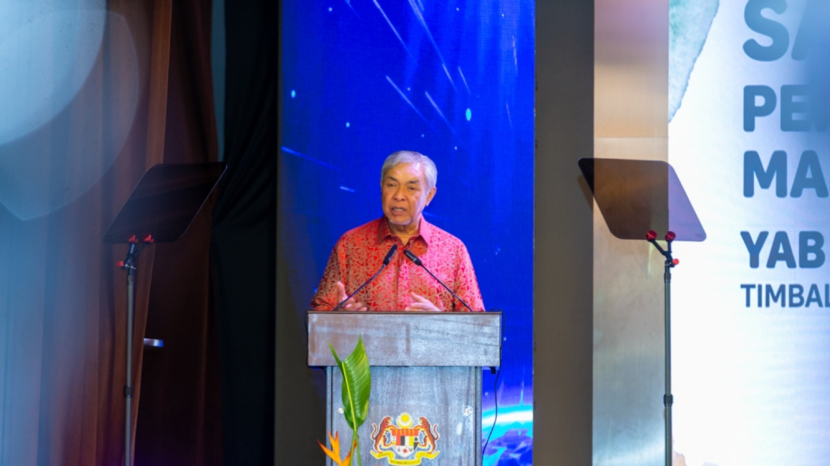 Zahid dismisses reports of opposition coalition meeting, reaffirms backing for unity government