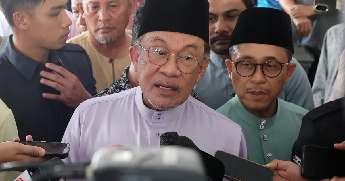 Anwar Directs Local Councils to Strip Away Red Tape and Fast-Track Approvals