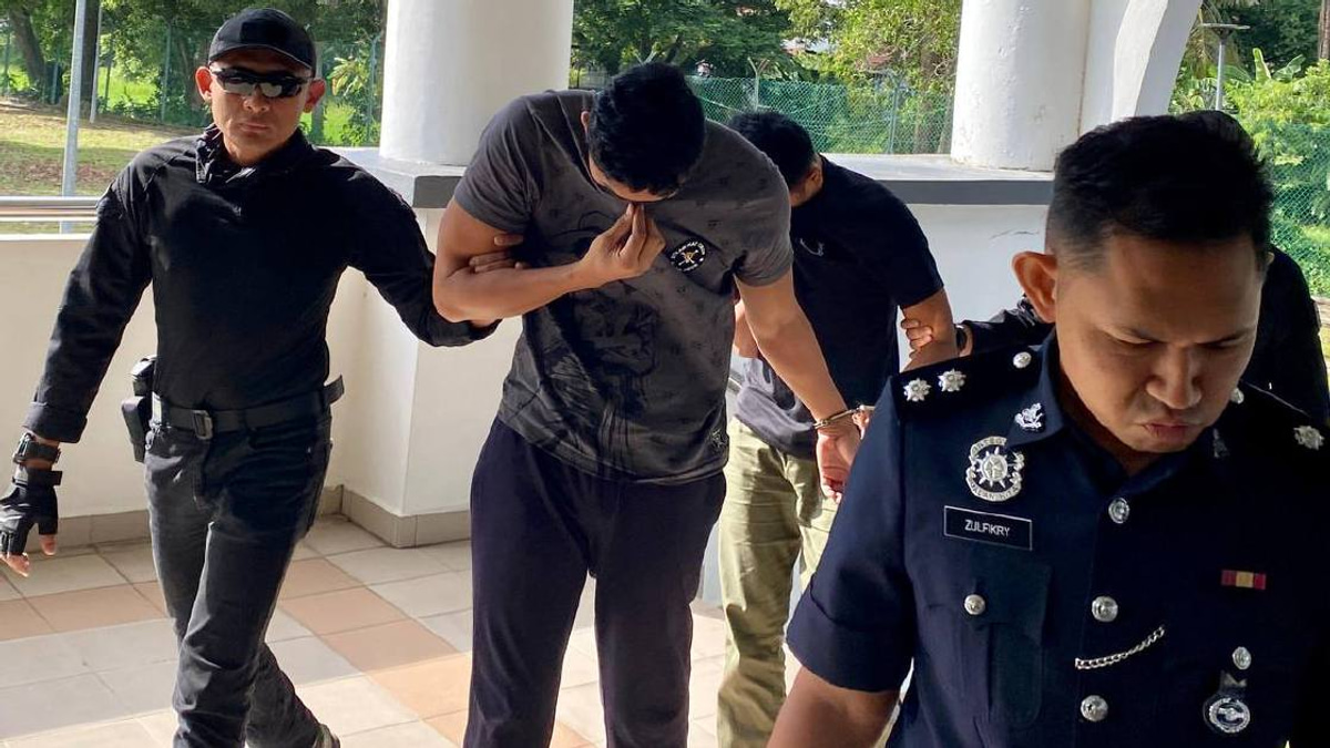 Two Malaysian Soldiers Charged with Smuggling Myanmar Nationals Across Border
