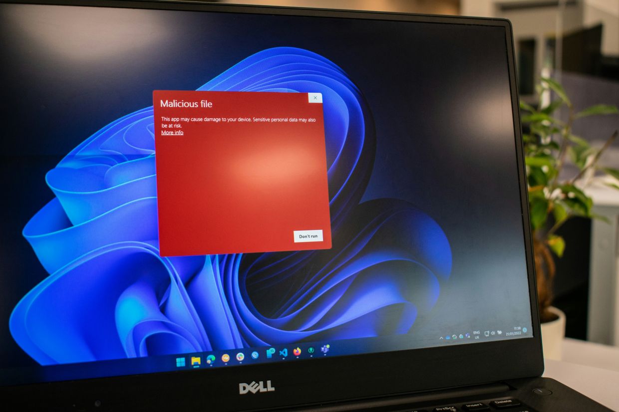 MyCert Alerts Malaysians to WhatsApp Malware Spreading Fake Financial Documents