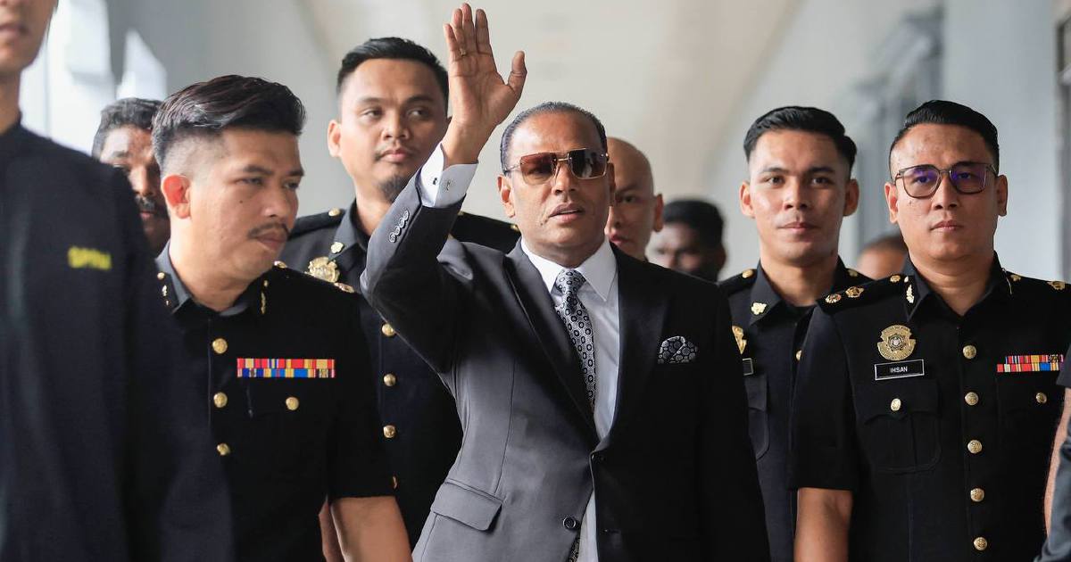 Supporters chant 'Hidup Datuk Seri' as Saravanan appears in court on corruption charges