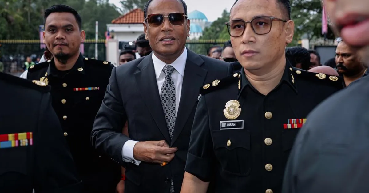 Saravanan Appears at Court in Formal Attire for Hearing