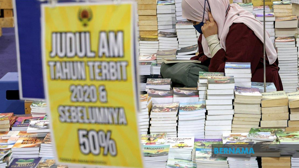 Over 2.2 Million Malaysian Students to Receive RM100 Book Vouchers Starting Tomorrow