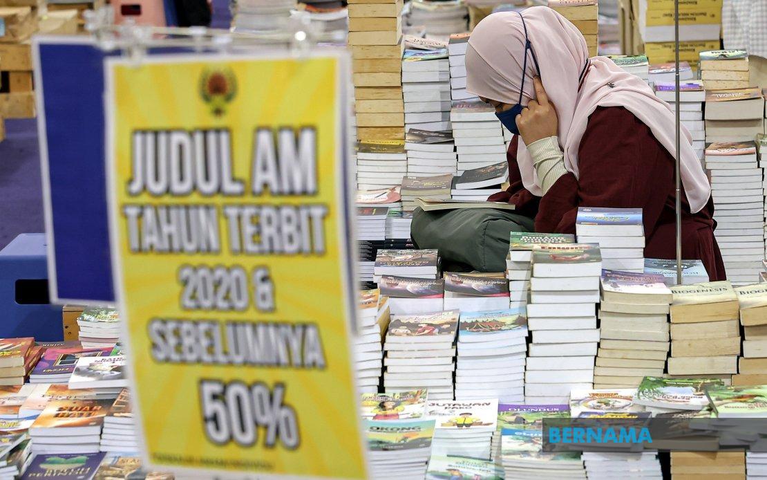 Over 2.2 Million Malaysian Students to Receive RM100 Book Vouchers Starting Tomorrow