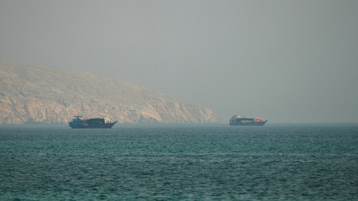 Oman Rejects Mandatory Strait of Hormuz Fees, Proposes Voluntary Payment Model