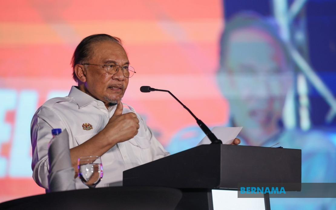 Anwar Calls for Clean Governance at FELDA, Warns Against Repeating Financial Mismanagement