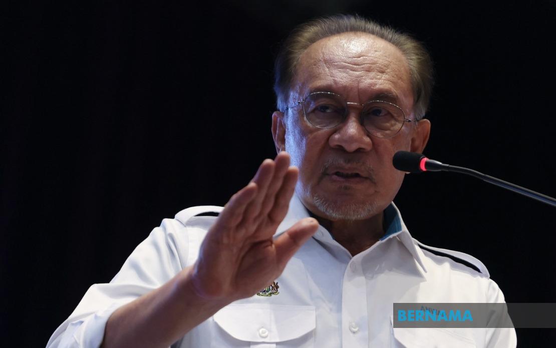 Anwar Warns Against Using Royal Institutions in Political Battles