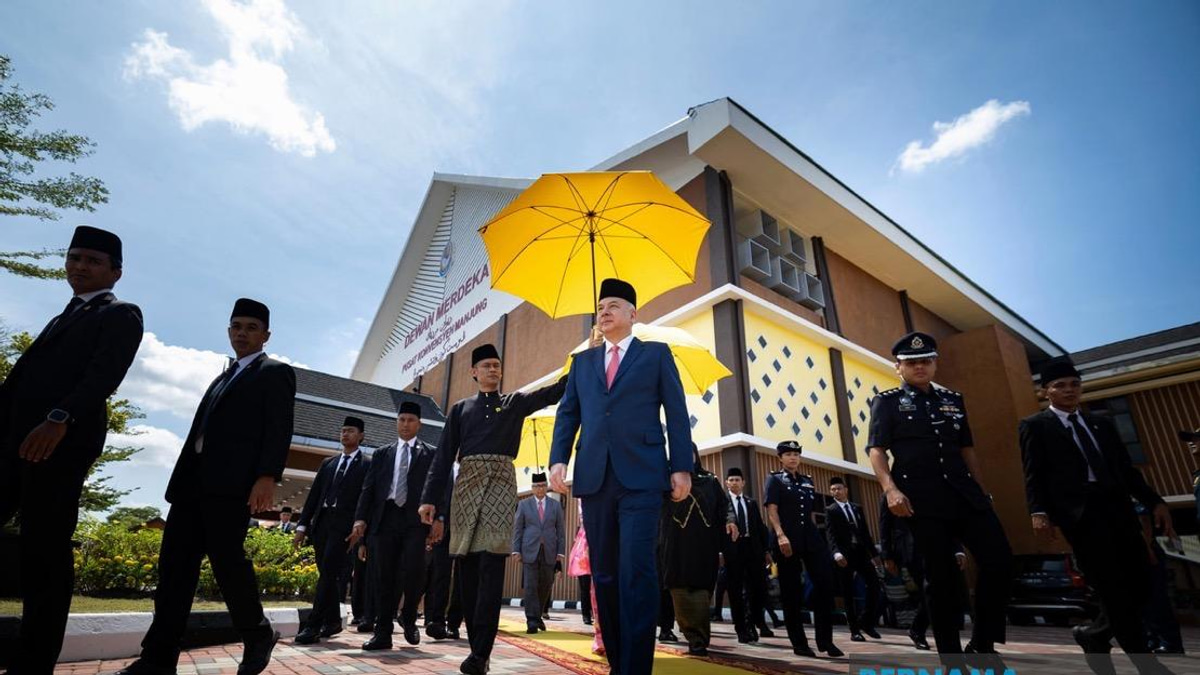 Sultan Nazrin Inaugurates Manjung's New Merdeka Hall, Marking Council's Silver Jubilee