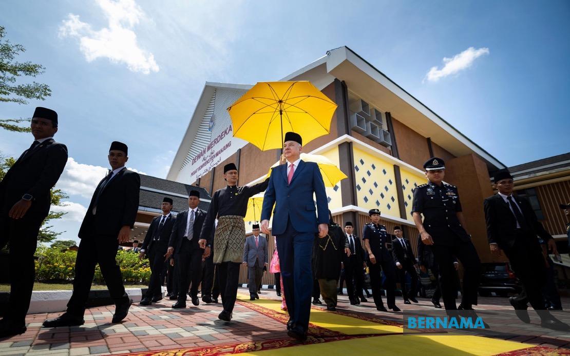 Sultan Nazrin Inaugurates Manjung's New Merdeka Hall, Marking Council's Silver Jubilee