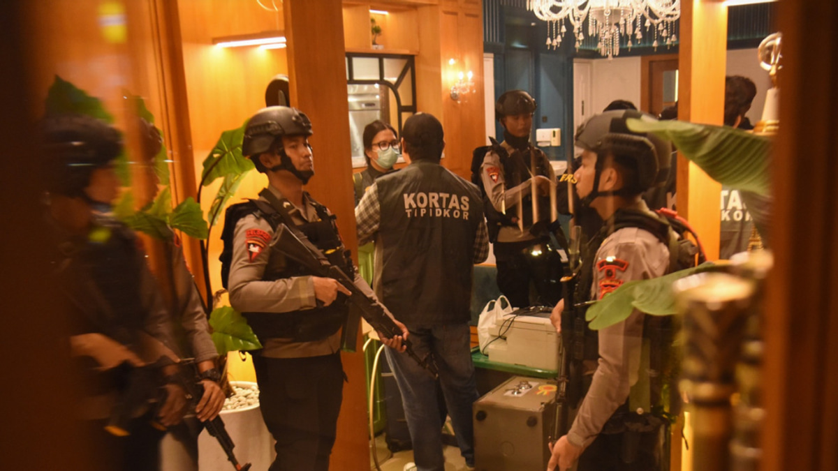 Jakarta's biggest corruption scandal in years: Deputy attorney general quits after police uncover millions in gold and cash
