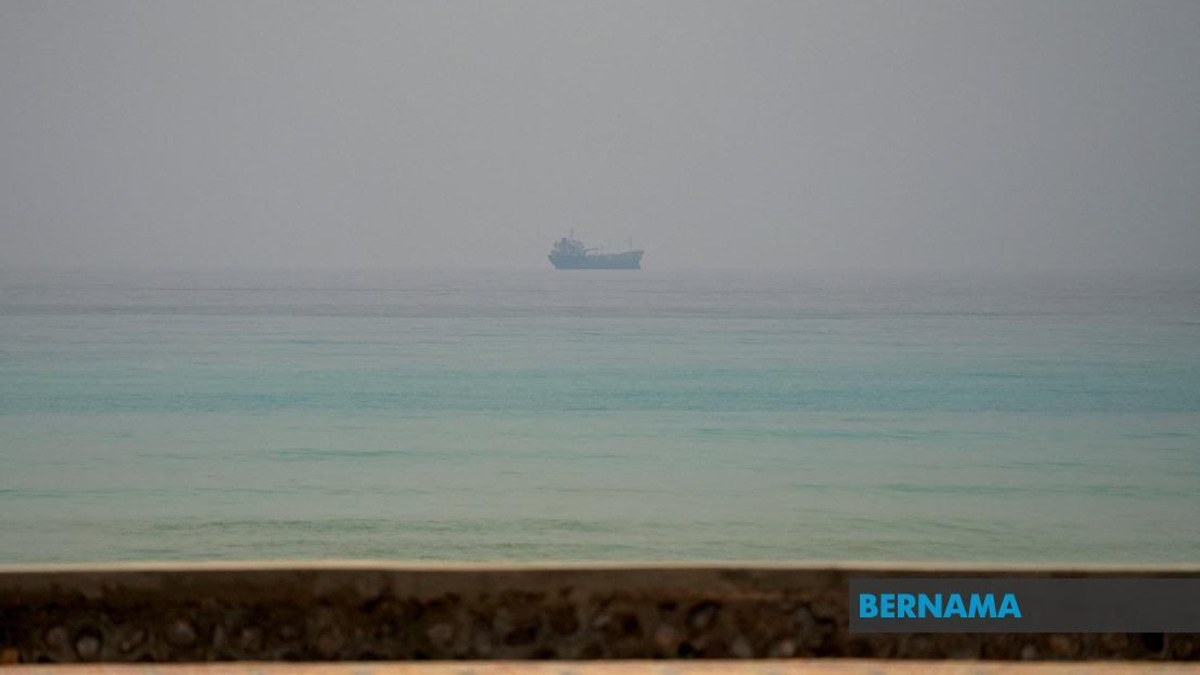 Three Oil Tankers Hit Off Oman Coast in Strait of Hormuz Incidents; Three Crew Missing