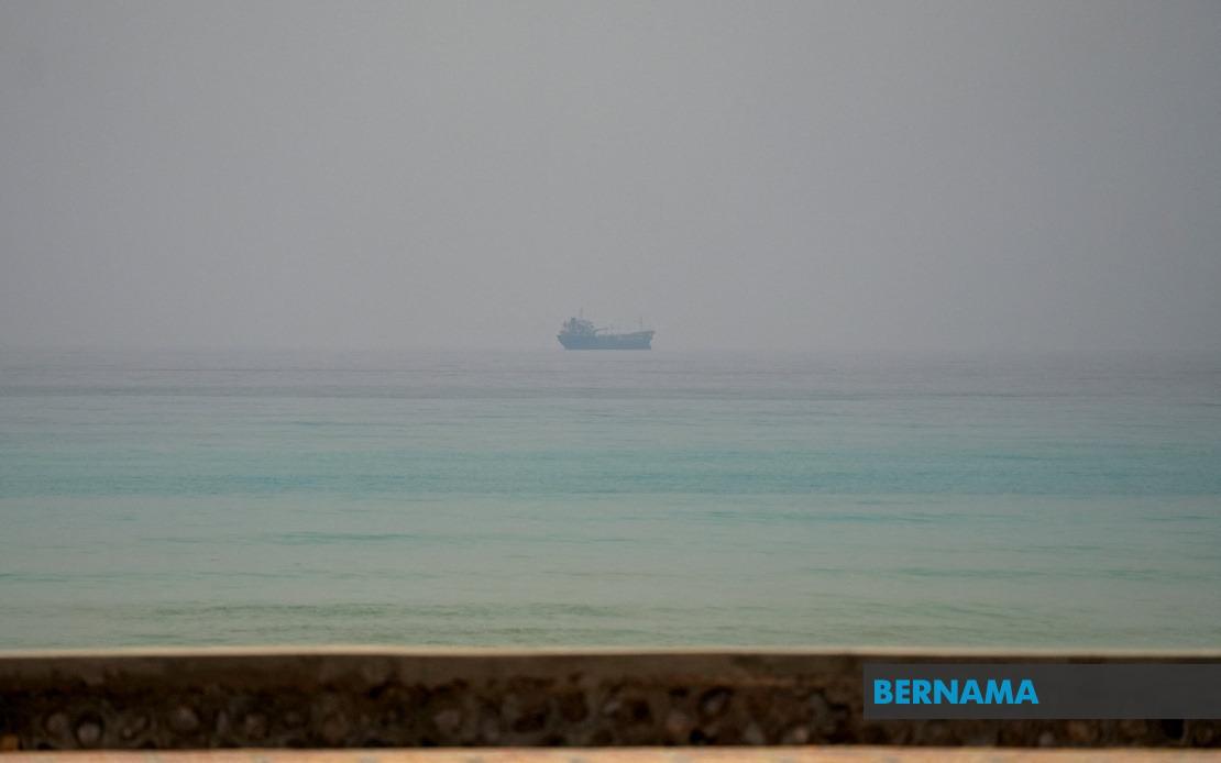 Three Oil Tankers Hit Off Oman Coast in Strait of Hormuz Incidents; Three Crew Missing