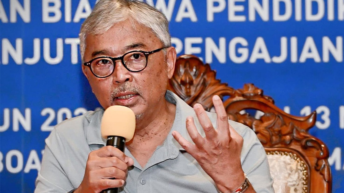Sultan of Pahang Urges More Universities to Support Tioman Island Scholars