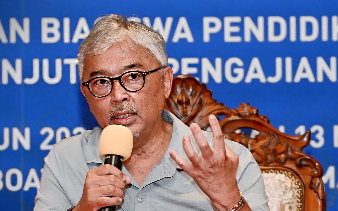 Sultan of Pahang Urges More Universities to Support Tioman Island Scholars