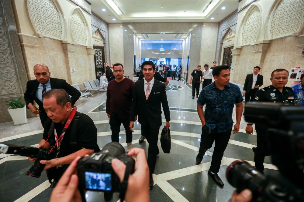 Syed Saddiq awaits pivotal Federal Court decision as supporters gather at Palace of Justice
