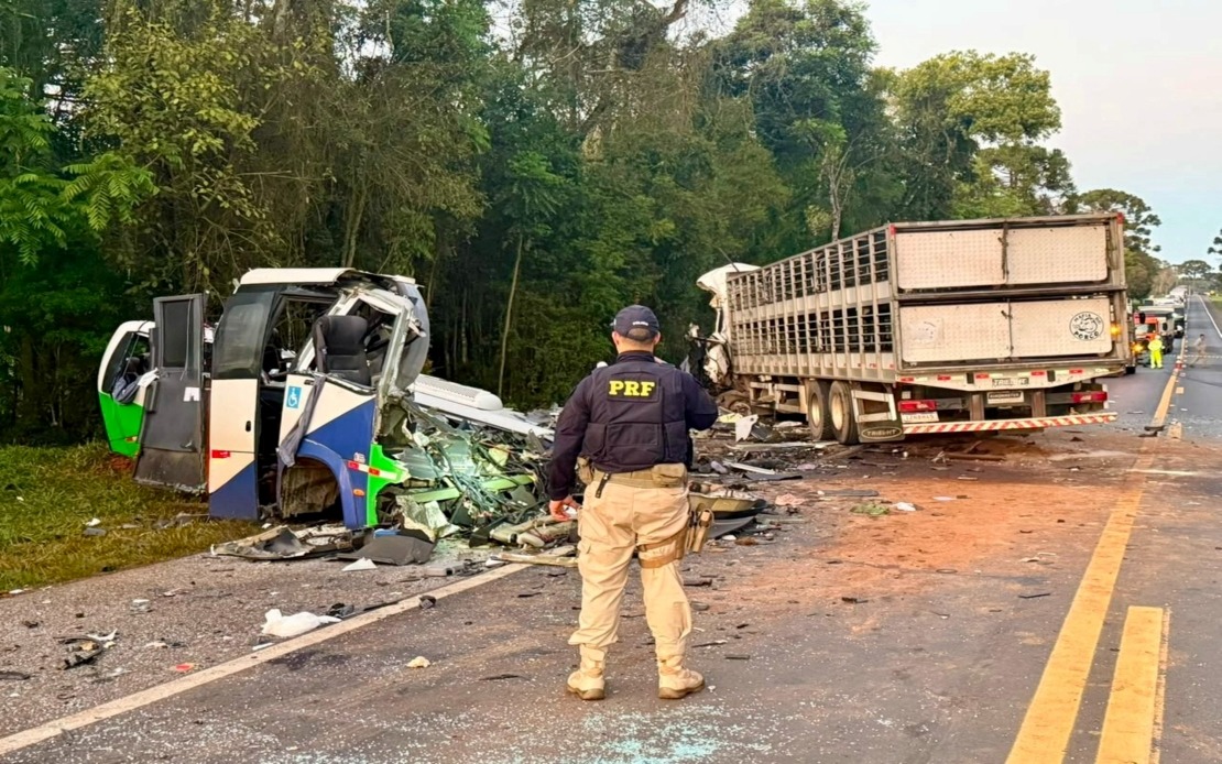 23 Dead in Head-On Collision Between Medical Transport Bus and Truck in Brazil