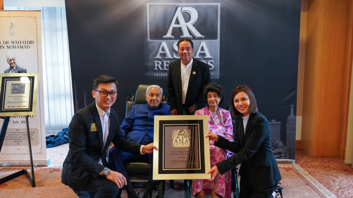 Mahathir and Siti Hasmah Make History as Centenarians with Three Guinness World Records