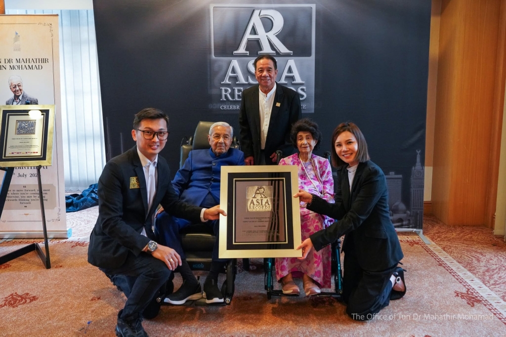 Mahathir and Siti Hasmah Make History as Centenarians with Three Guinness World Records