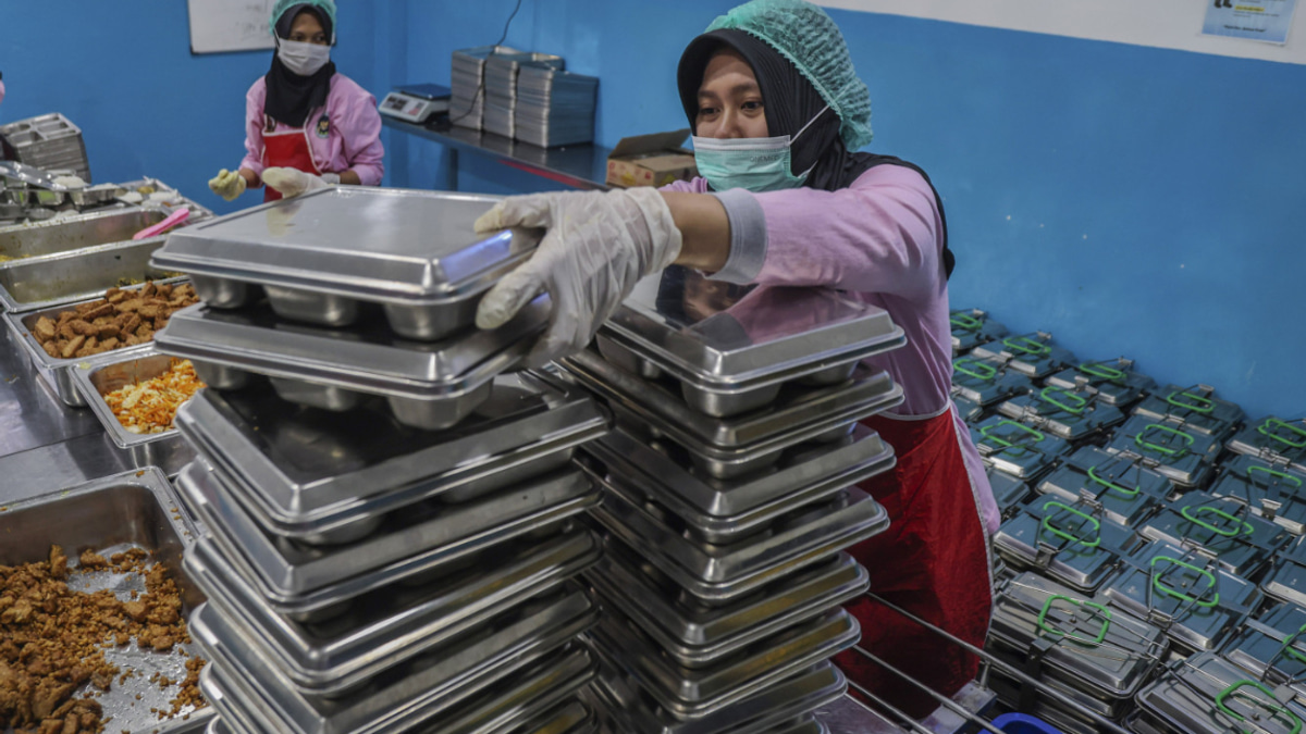 Prabowo Orders Comprehensive Review of Free Meal and Cooperative Schemes Amid Public Pressure