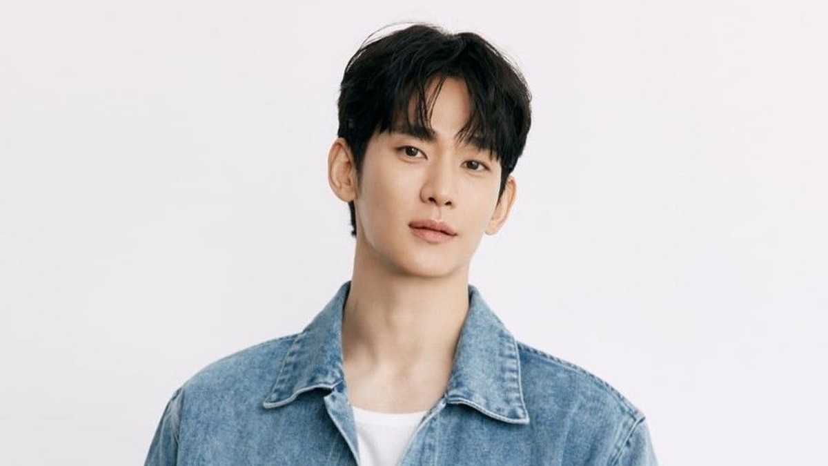 Kim Soo-hyun Makes Public Return Through Bench Campaign After Year-Long Absence