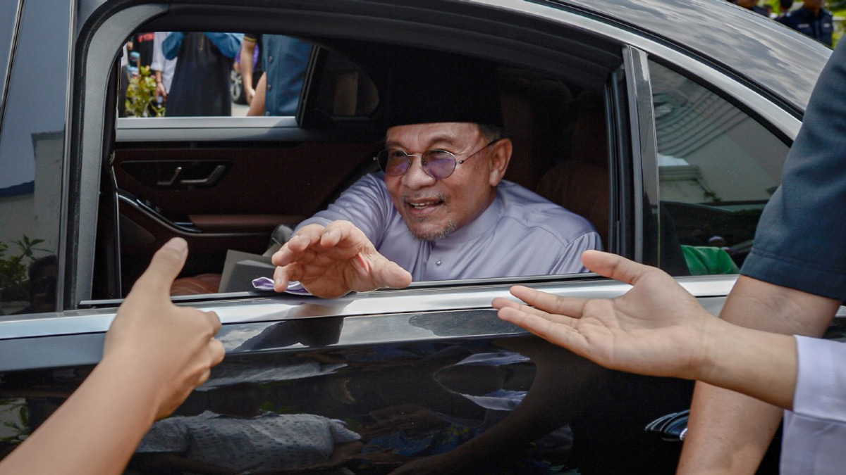 Anwar takes PH campaign push to Negri Sembilan ahead of state polls